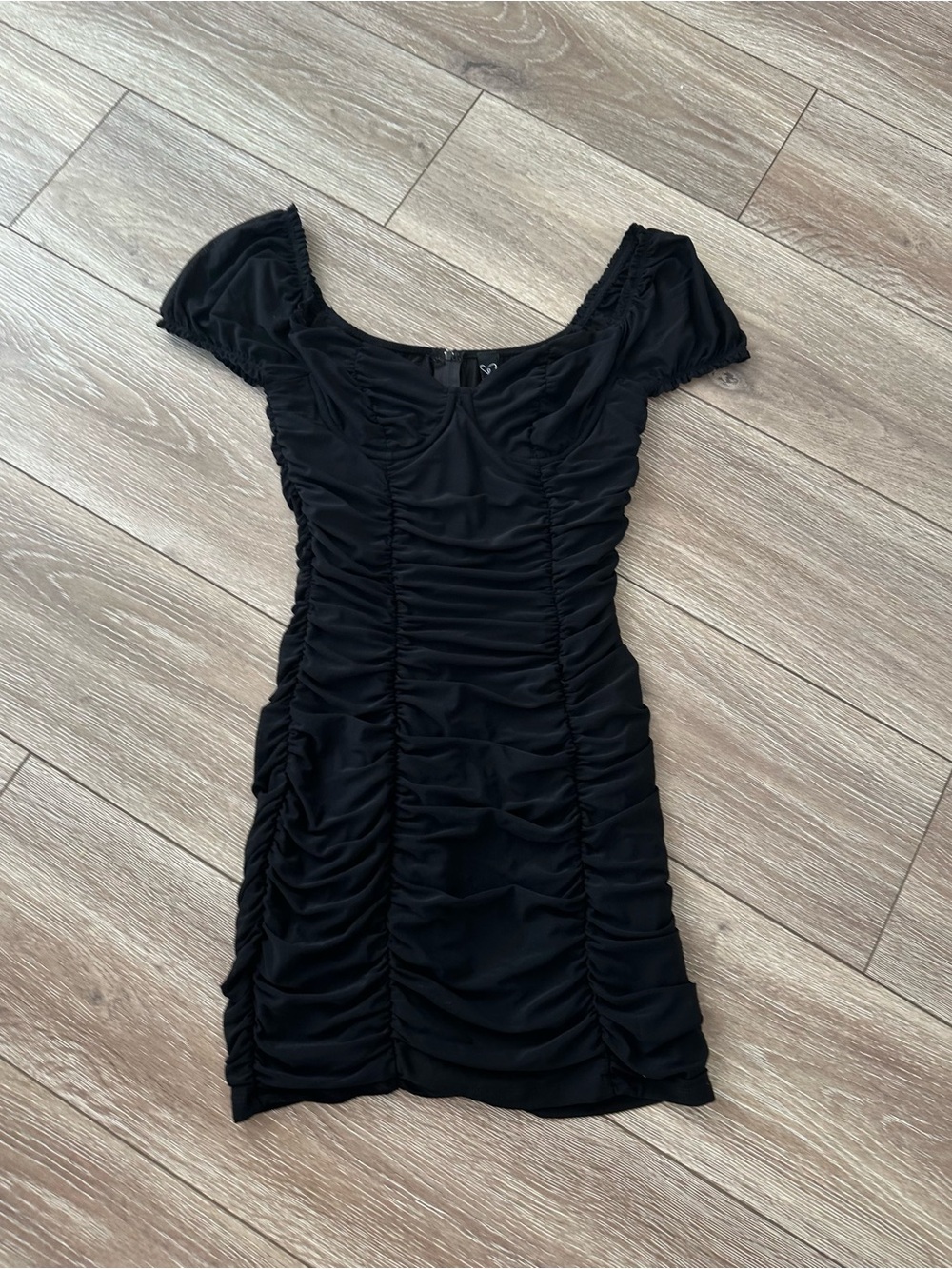 Windsor Black Ruched Sweetheart Neckline Puff-Sleeve Mini Dress Size L